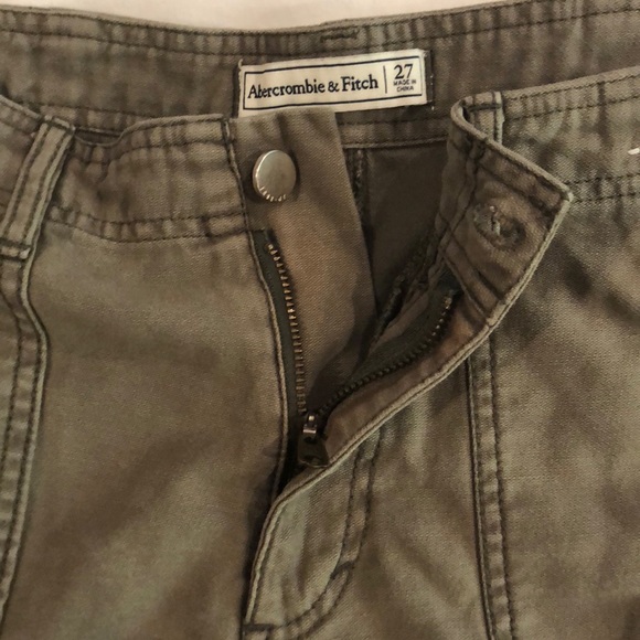 ABERCROMBIE: Army Green Shorts - Picture 5 of 5